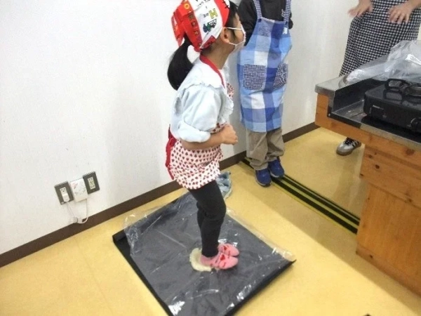 子供のうどん作り体験