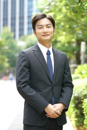 男性ビジネスマンのプロフィール写真