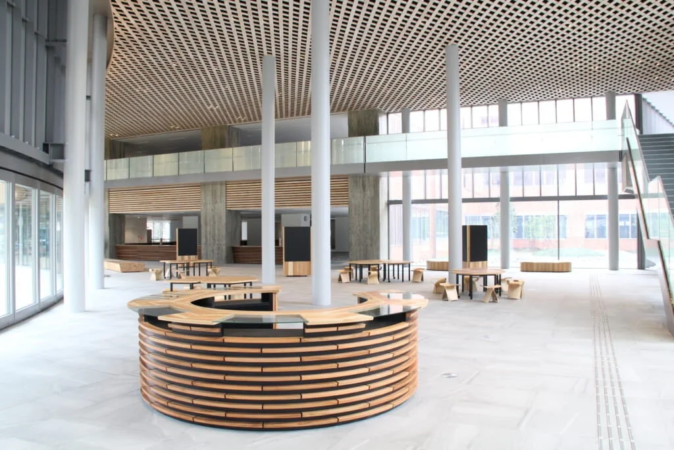 金沢市役所第二本庁舎の内装