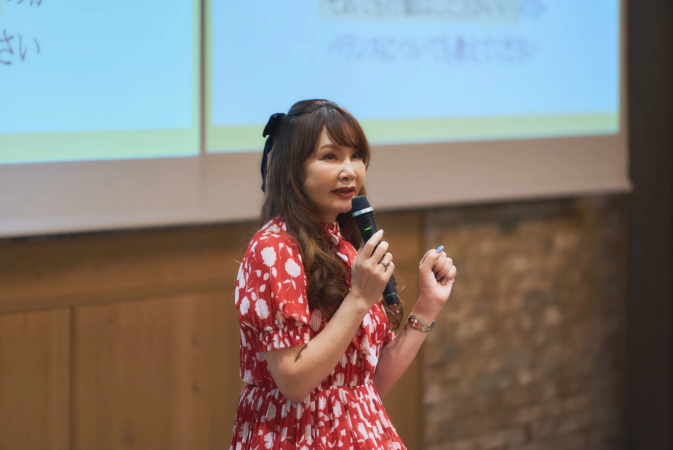 植草美幸氏の講演の様子