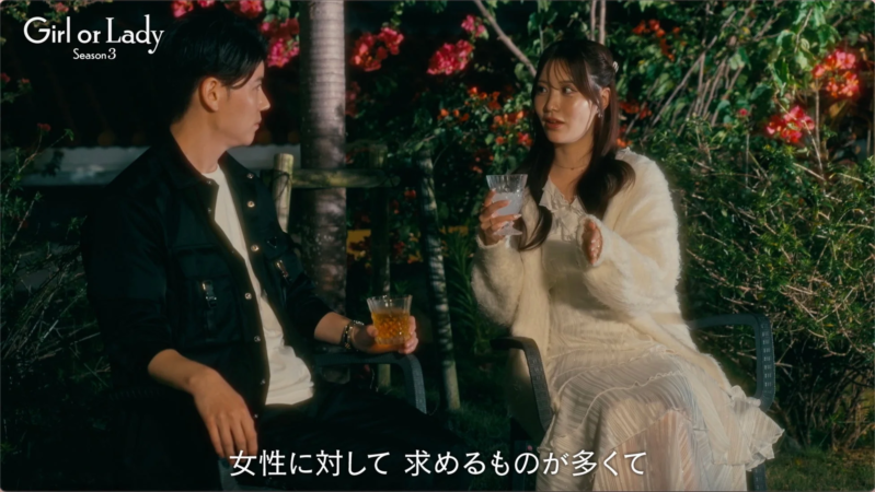 ショウタとモモエが夜の屋外で会話している様子