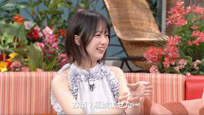 笑顔で話すなえなの