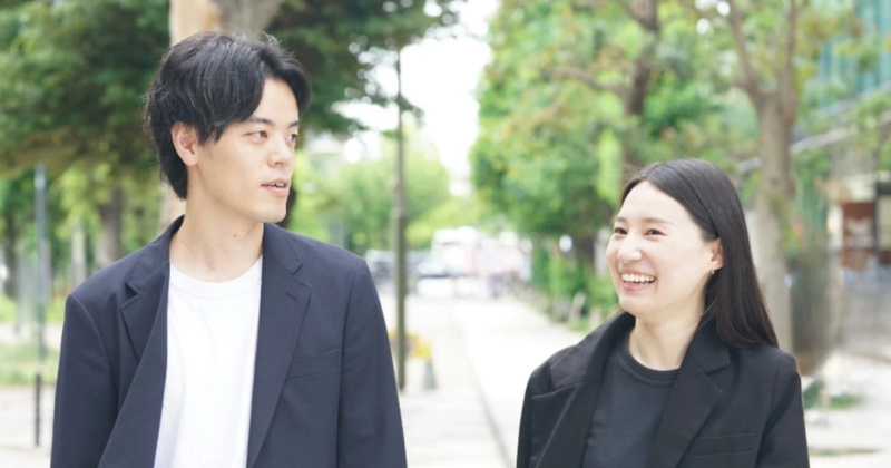 女性アドバイザーとの模擬デートの様子