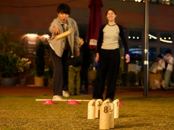 モルックを楽しむ人々